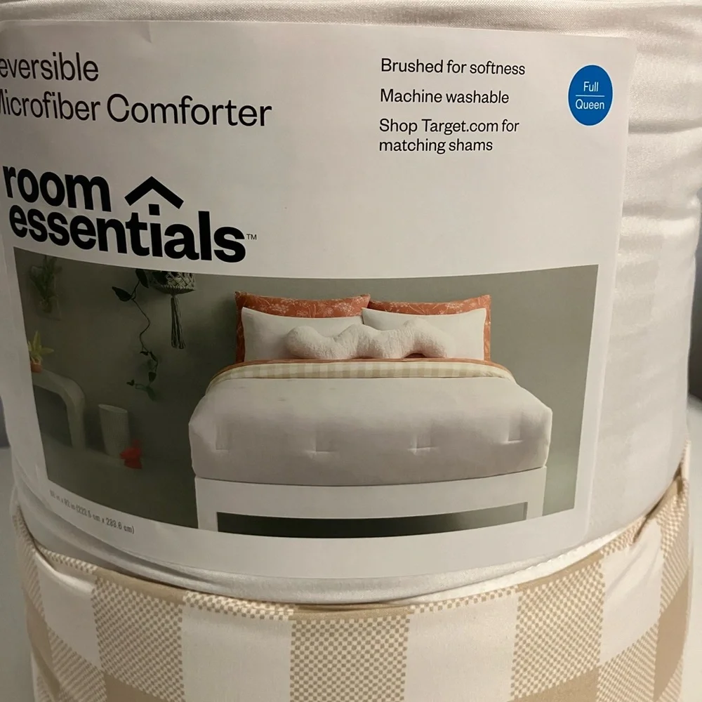 Room Essentials Beige Checkered Comforter Set